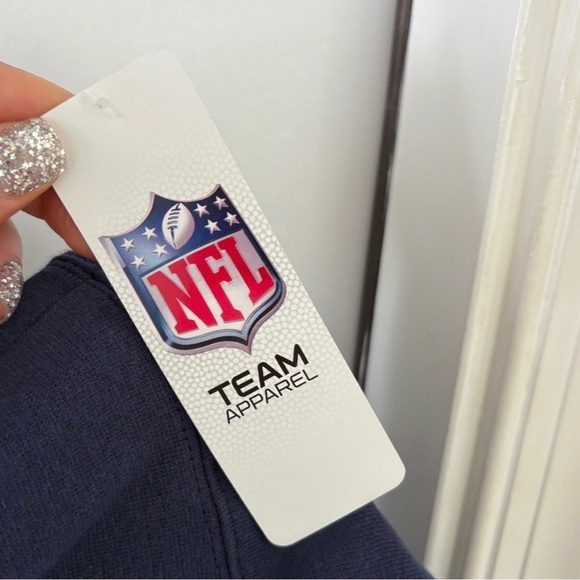 NWT DENVER BRONCOS NFL CREWNECK SWEATSHIRT - Picture 4 of 5